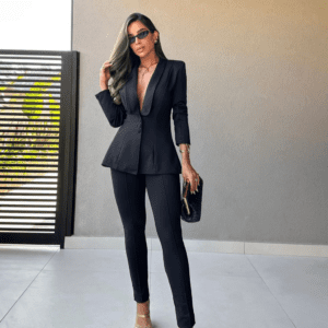 Conjunto de Calça e Blazer em Tecido Punto Roma