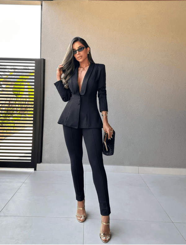 Conjunto de Calça e Blazer em Tecido Punto Roma