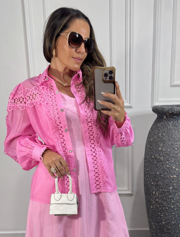Camisa feminina em organza