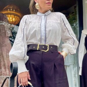 Camisa em linho com mangas bufantes