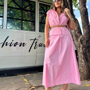 Conjunto Plus de saia godê com blusa estilo colete