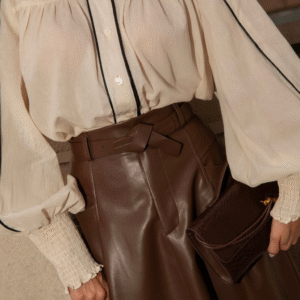 Camisa em linho com mangas bufantes